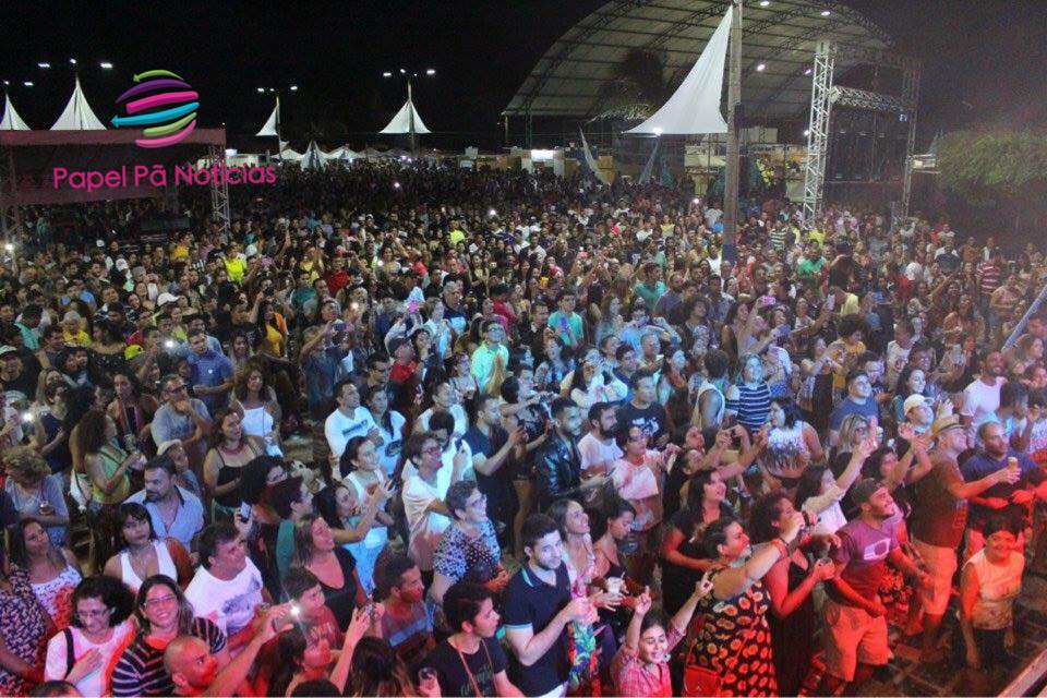Público lota o espaço dos shows noturnos na Festa de Escargot de Taíba